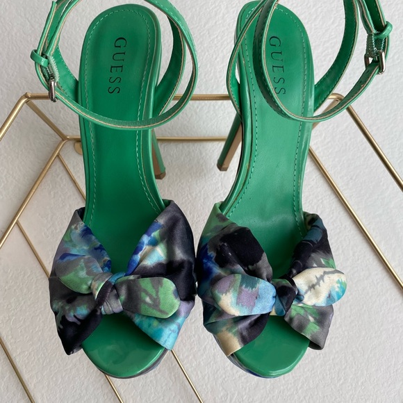 GUESS  Size 8.5  Floral Satin, Platform Sandals - Picture 4 of 5